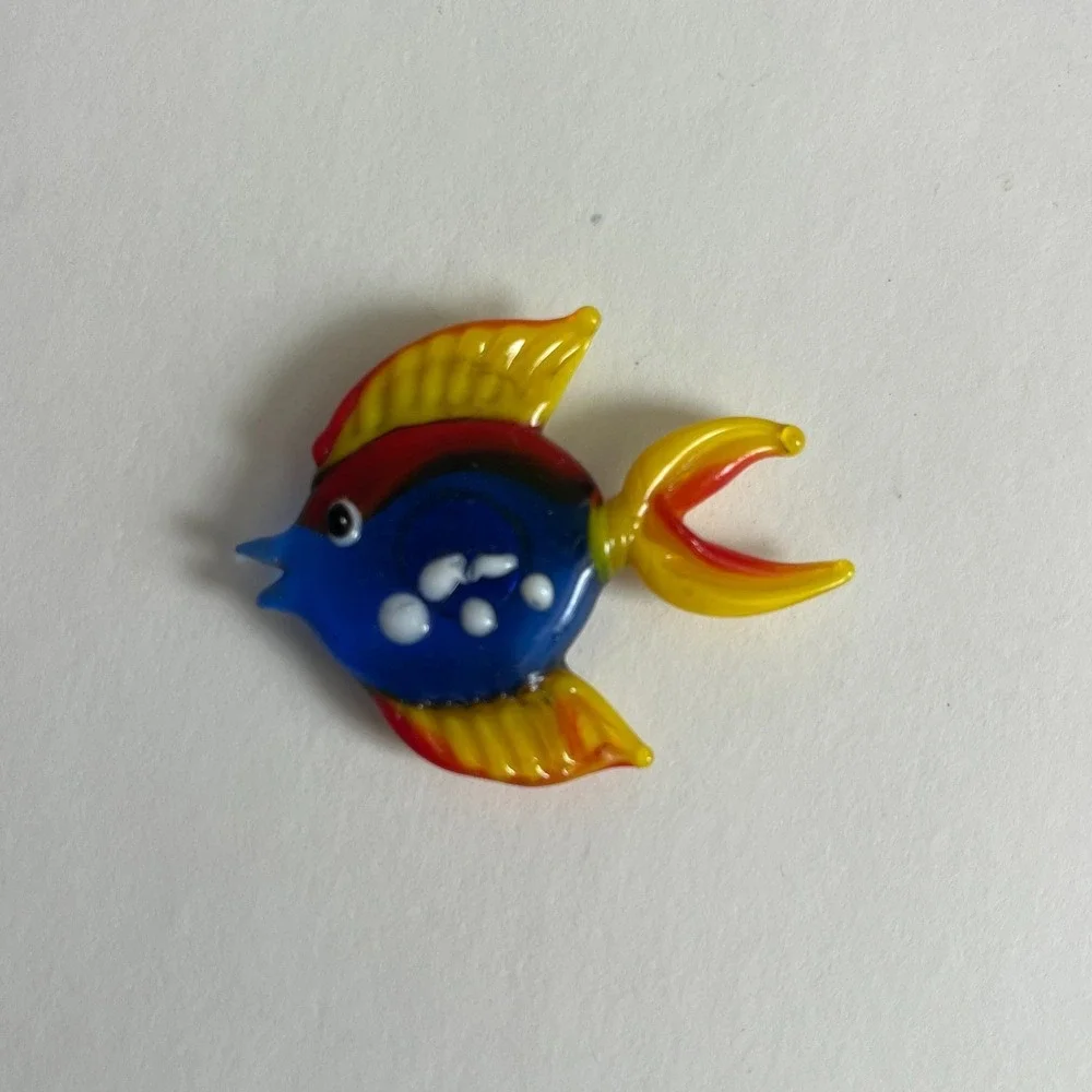 Vintage Set of 5 Blown Glass Tropical Fish Magnets Colorful Art Glass Nautical - Picture 6 of 11
